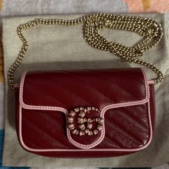 GG Mini Marmont Shoulder Bag | Calfskin Enamel Matelasse Diagonal Torchon - Picture 4 of 6